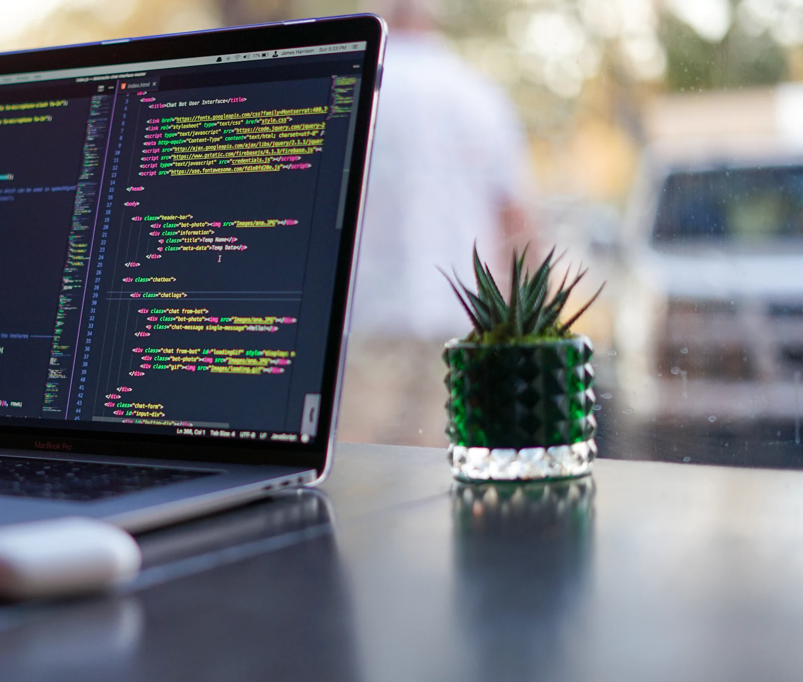 Equipo de desarrollo trabajando en un proyecto de software